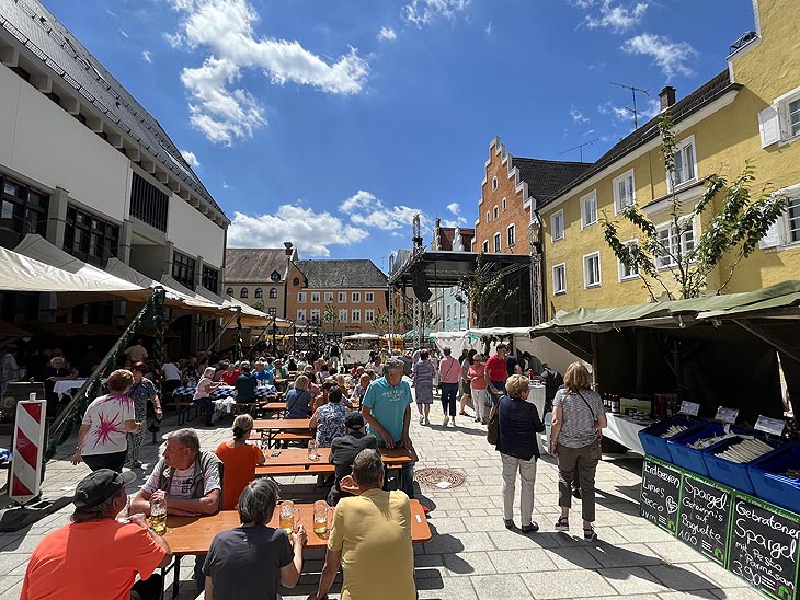 Fand statt bei strahlendem Sonnenschein: Traditionelles Spargelfest Schrobenhausen am 21.05.2022 (©Foto. Martin Schmitz)